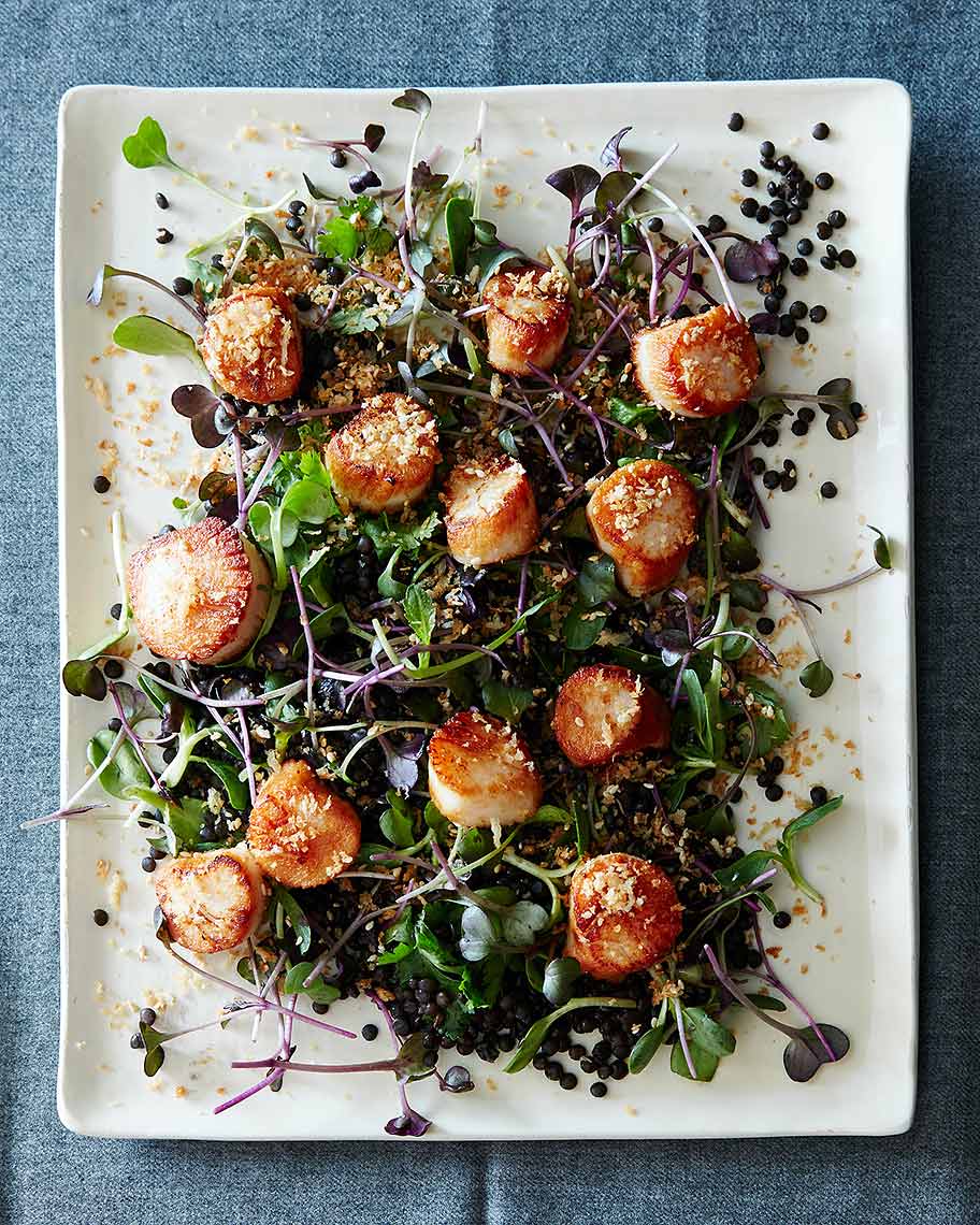 2016-0128_seared-scallop-salad-with-black-lentils-and-garlic-sesame-crumbs_james-ransom-033