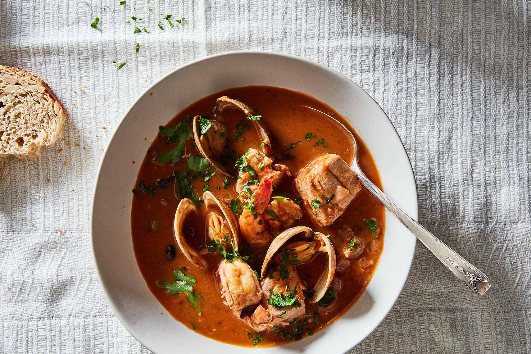 2016-1011_how-to-make-seafood-stew-without-a-recipe_james-ransom-395