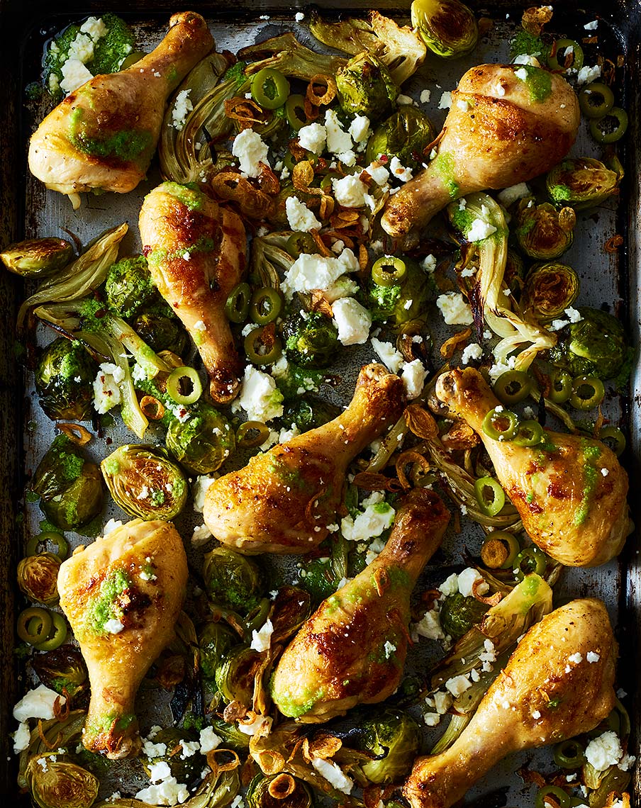 2018-1018_roasted-drumsticks-with-brussels-sprouts-fennel-and-olives_web_1134