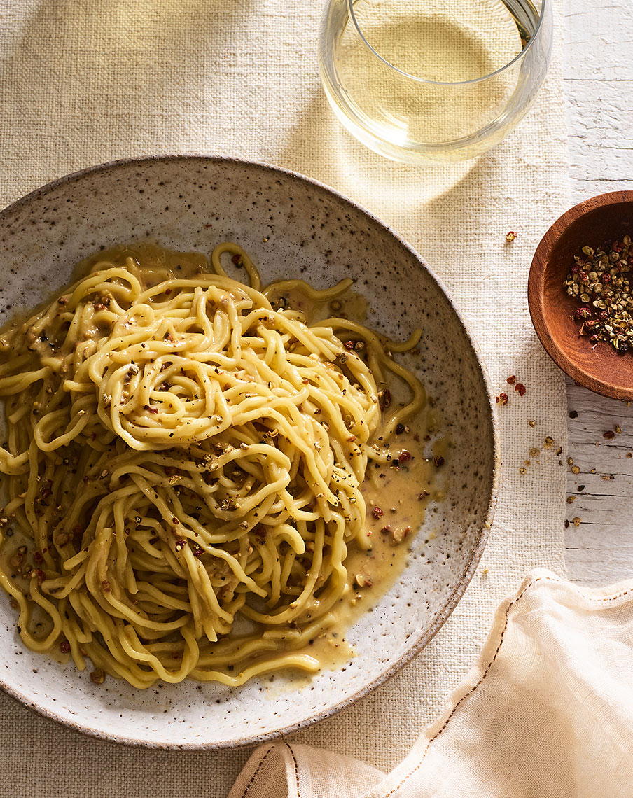 2021-1019_simply-genius_cacio-e-pepe_final_crop_james-ransom-1232