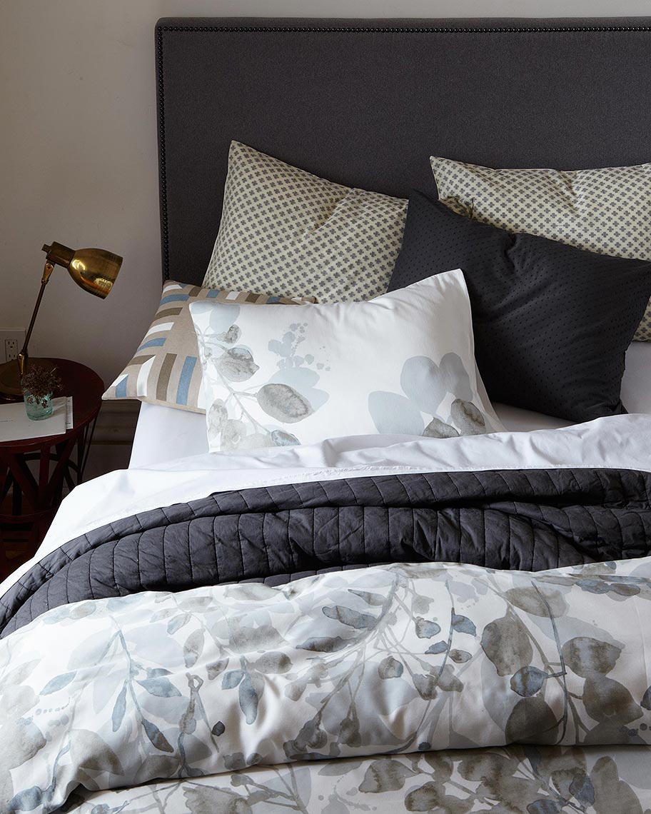 Cat8.Bed.Feature2.NailHead.med.HERO.0131
