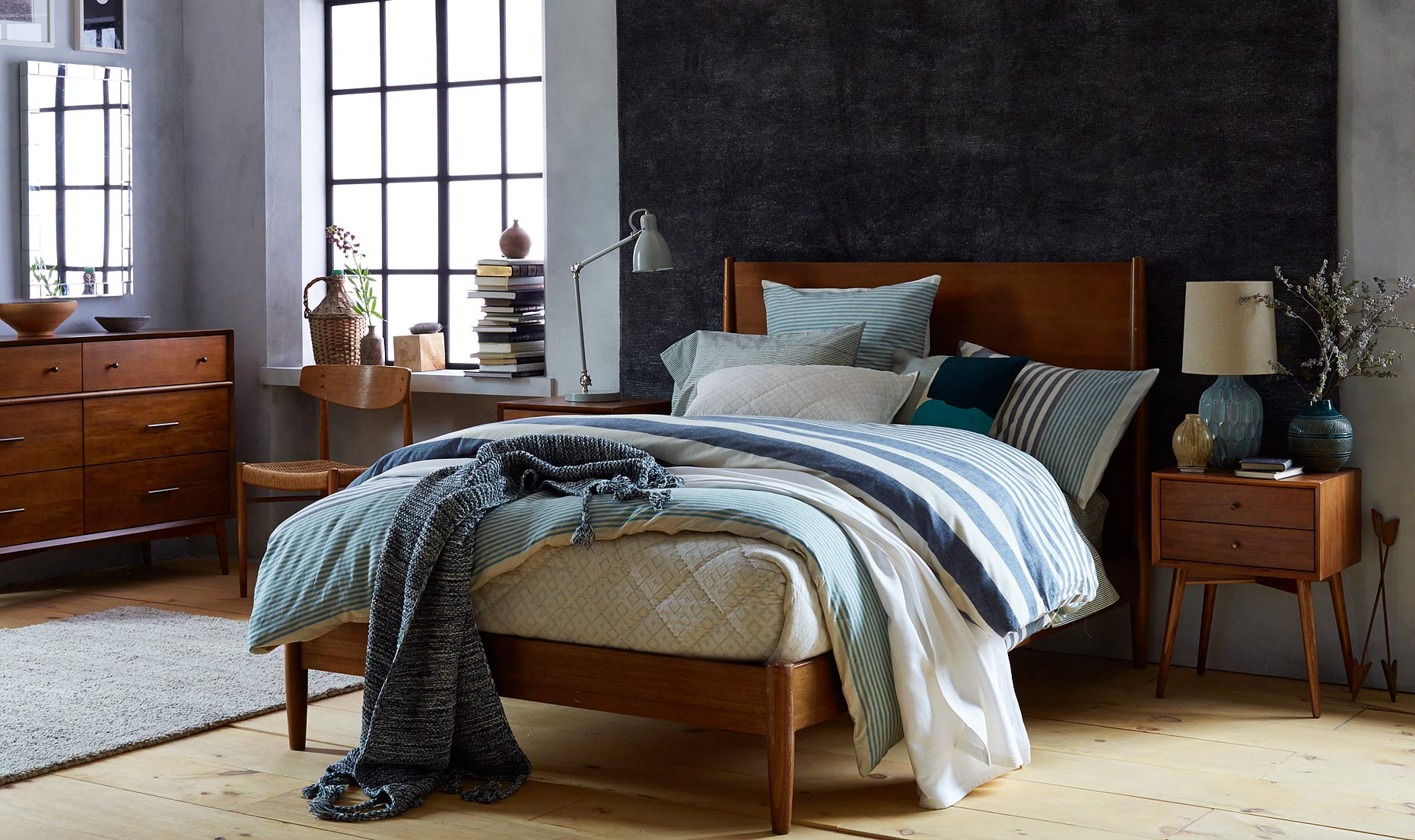 b1-mid-century-hero-ecom-v-fa14-006_bed